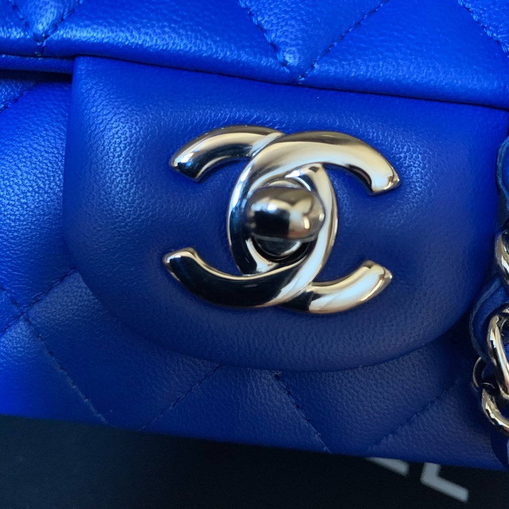 Chanel 19C Blue Lambskin Mini Light gold hw - Picture 8 of 8
